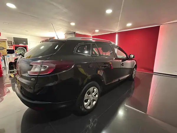 Renault Mégane 2013 - 6990 EUR, 253321 km - AUTO.MOTO.pt - 253321km - foto 6 de 17