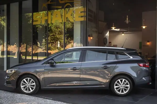 Renault Mégane Sport Tourer 2017 — foto 2 de 36