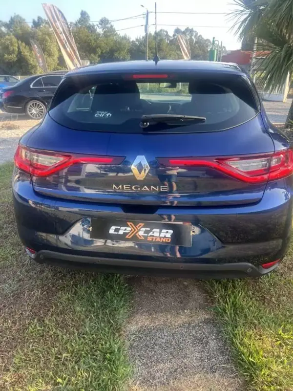 Renault Mégane Coupe 2017 - 14490 EUR, 193200 km - AUTO.MOTO.pt - 193200km - foto 6 de 13