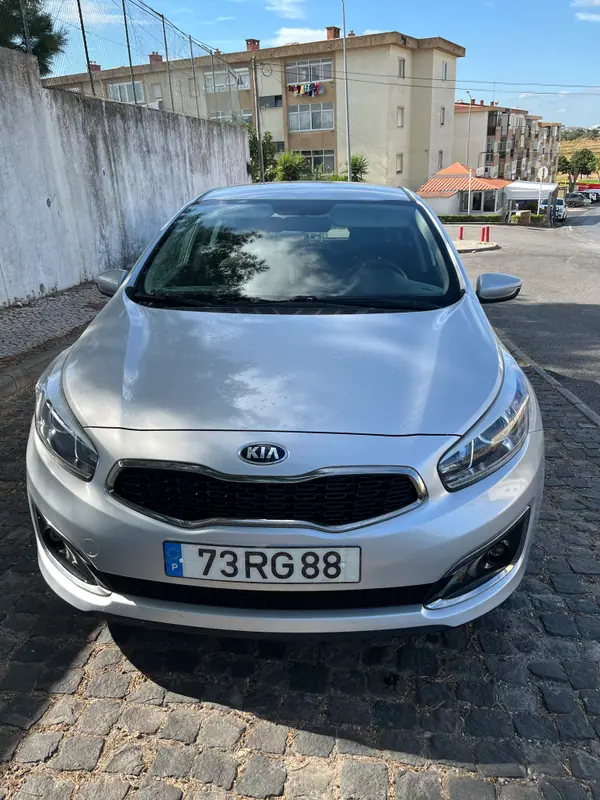 Kia Ceed 2016 - 7500 EUR, 159000 km - AUTO.MOTO.pt - 159000km - foto 2 de 10