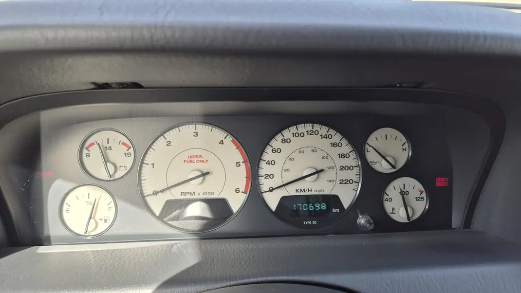 Jeep Grand Cherokee 2003 - 16900 EUR, 170000 km - AUTO.MOTO.pt - 170000km - foto 3 de 9