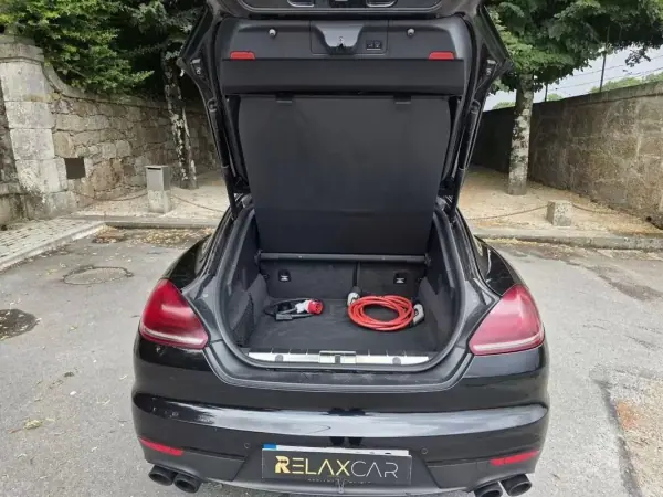 Porsche Panamera 2015 - 38499 EUR, 165000 km - AUTO.MOTO.pt - 165000km - foto 13 de 39