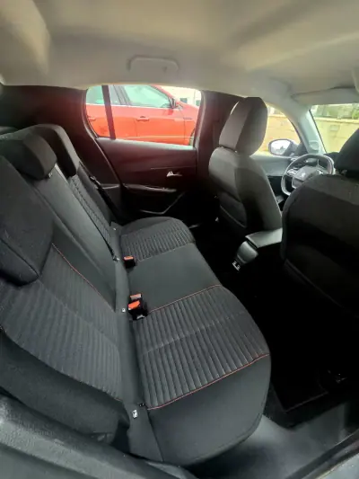 Peugeot e-208 2020 - 15750 EUR, 56000 km - AUTO.MOTO.pt - 56000km - foto 31 de 41