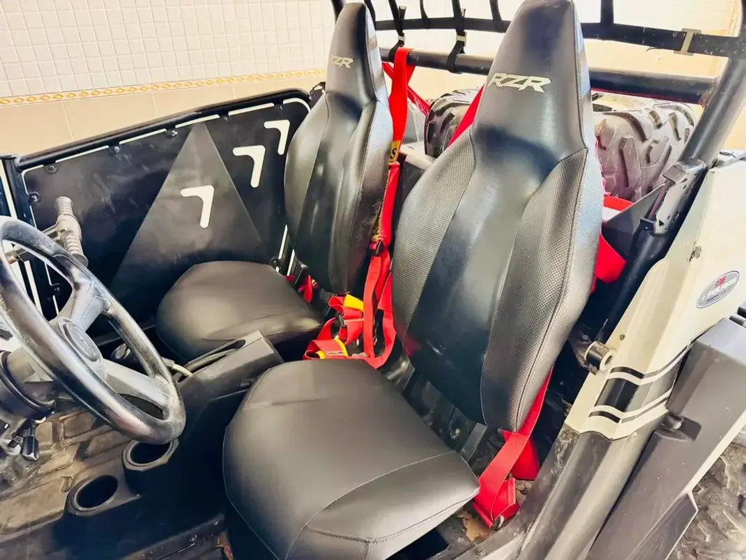 Polaris RZR 2011 - 8950 EUR, 7000 km - 7000km - foto 17 de 31
