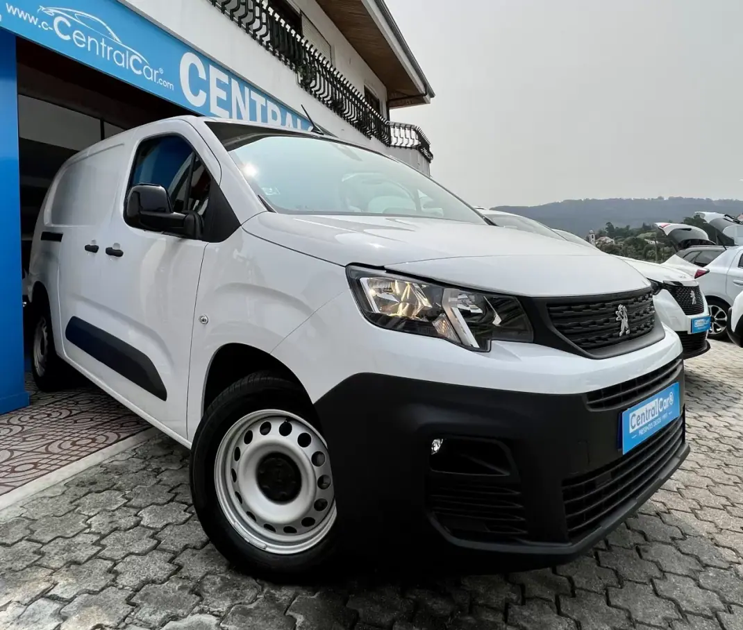 Peugeot Partner 1.5 BlueHdi L2 102Cv | CARPLAY | IVA DEDUTÍVEL 2023 - 16950 EUR, 47000 km - AUTO.MOTO.pt - 47000km - foto 2 de 21
