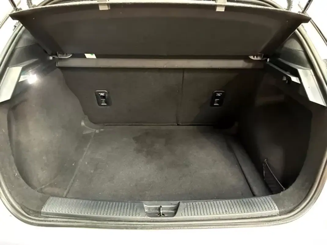 MG MG4 2023 - 18989 EUR, 24822 km - AUTO.MOTO.pt - 24822km - foto 15 de 17