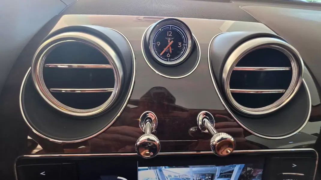 Bentley Bentayga 2020 - 185000 EUR, 62037 km - AUTO.MOTO.pt - 62037km - foto 9 de 31