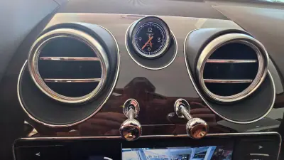 Bentley Bentayga 2020 - 185000 EUR, 62037 km - AUTO.MOTO.pt - 62037km - foto 9 de 31