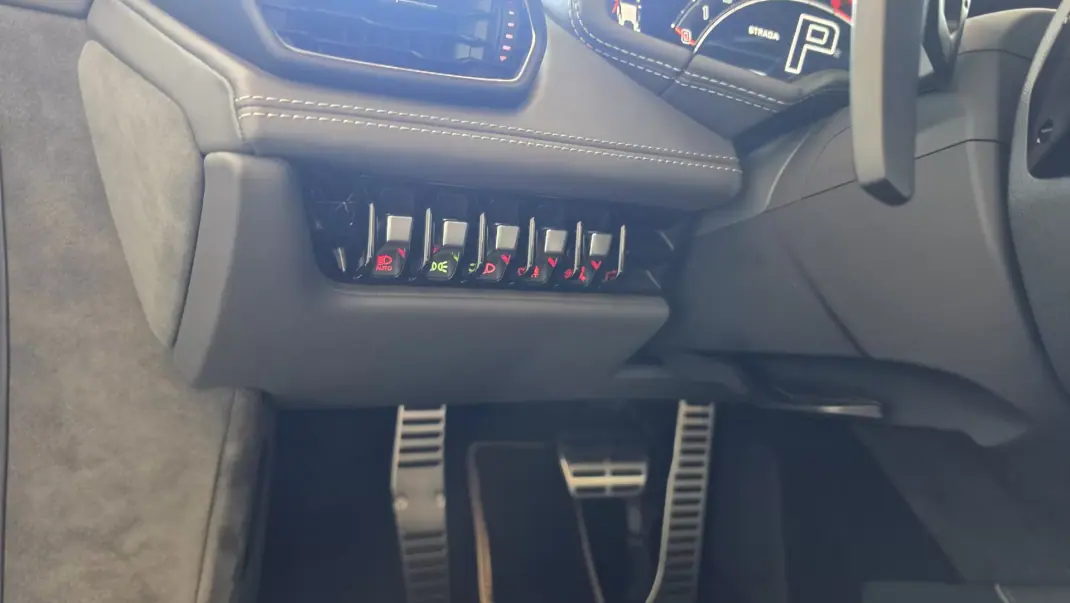Lamborghini Huracán 2024 - 397500 EUR, 11996 km - AUTO.MOTO.pt - 11996km - foto 46 de 79
