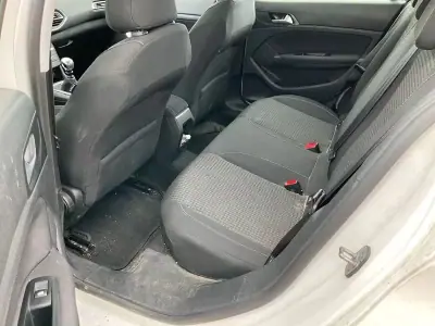 Peugeot 308 2019 - 13999 EUR, 75015 km - AUTO.MOTO.pt - 75015km - foto 6 de 8