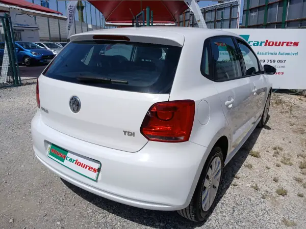 Volkswagen Polo 2014 - 7750 EUR, 153371 km - AUTO.MOTO.pt - 153371km - foto 10 de 27