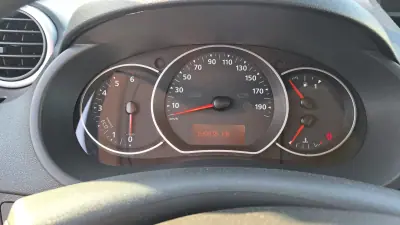 Renault 2019 - 19900 EUR, 100835 km - AUTO.MOTO.pt - 100835km - foto 17 de 28