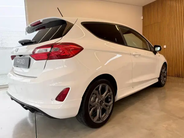 Ford Fiesta 2018 - 11000 EUR, 146800 km - AUTO.MOTO.pt - 146800km - foto 17 de 78
