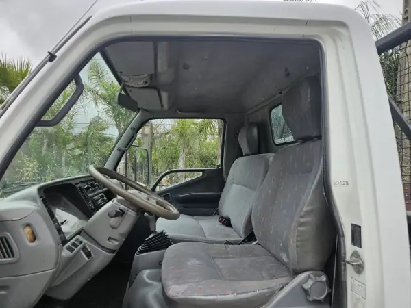 Mitsubishi Canter 3.0 Di-D Tribasculante 2001 - 14950 EUR, 250000 km - AUTO.MOTO.pt - 250000km - foto 6 de 6