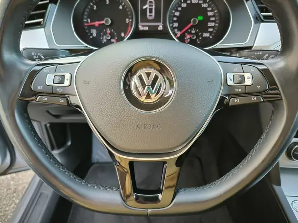 Volkswagen Passat 2019 - 19950 EUR, 155079 km - AUTO.MOTO.pt - 155079km - foto 37 de 60