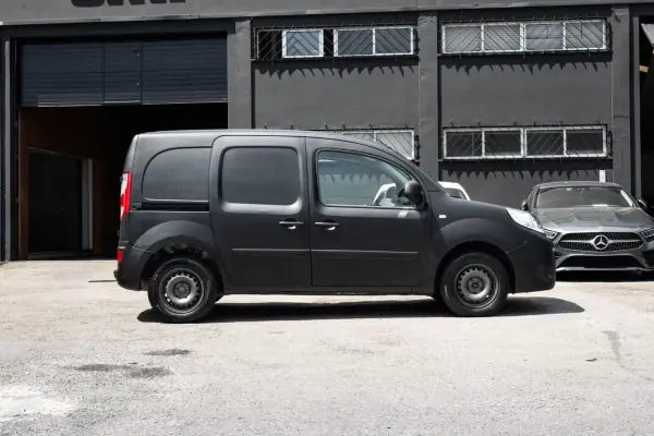Renault Kangoo 2017 - 7900 EUR, 330000 km - AUTO.MOTO.pt - 330000km - foto 3 de 10