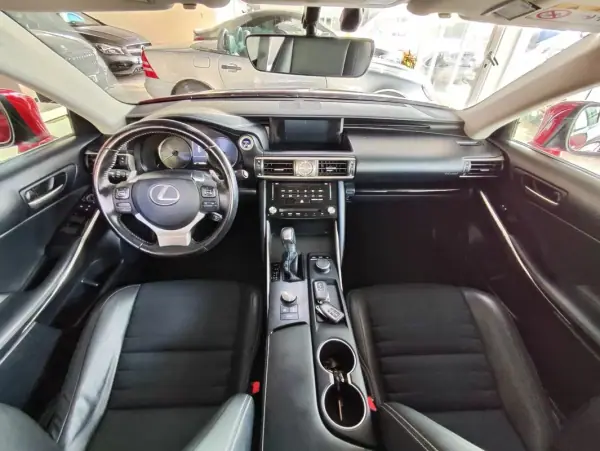 Lexus IS 300H 2017 - 25900 EUR, 68000 km - AUTO.MOTO.pt - 68000km - foto 22 de 38