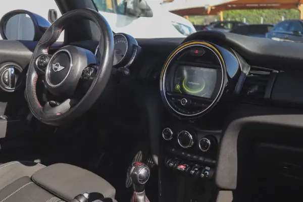 MINI One 2018 - 17880 EUR, 61420 km - AUTO.MOTO.pt - 61420km - foto 5 de 30