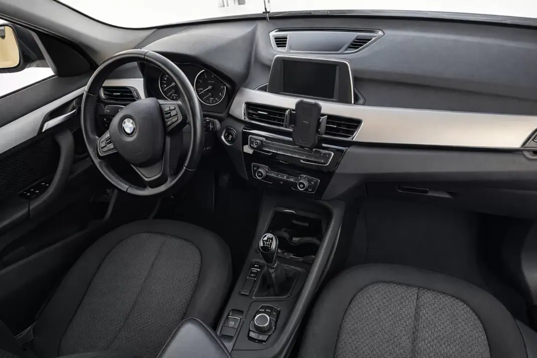 BMW X1 2017 - 14990 EUR, 280000 km - AUTO.MOTO.pt - 280000km - foto 7 de 9