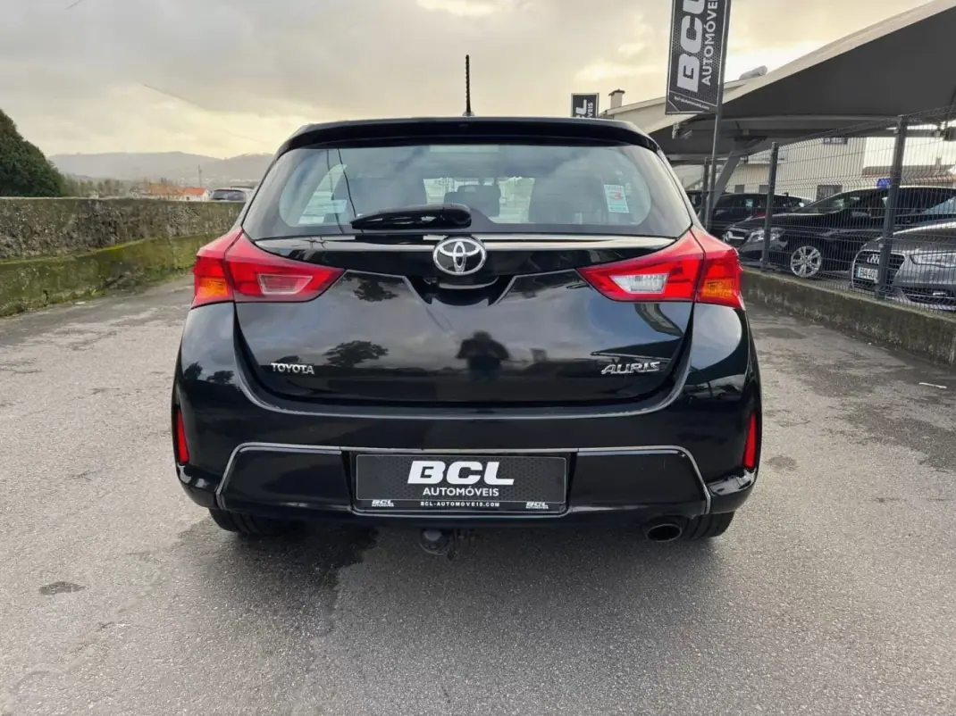Toyota Auris 2014 - 10990 EUR, 224000 km - AUTO.MOTO.pt - 224000km - foto 6 de 27