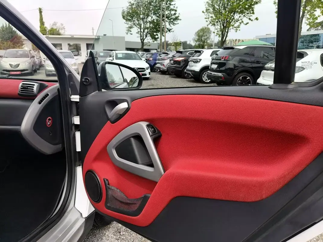 Smart ForTwo Coupé 2009 - 5250 EUR, 180773 km - AUTO.MOTO.pt - 180773km - foto 17 de 23
