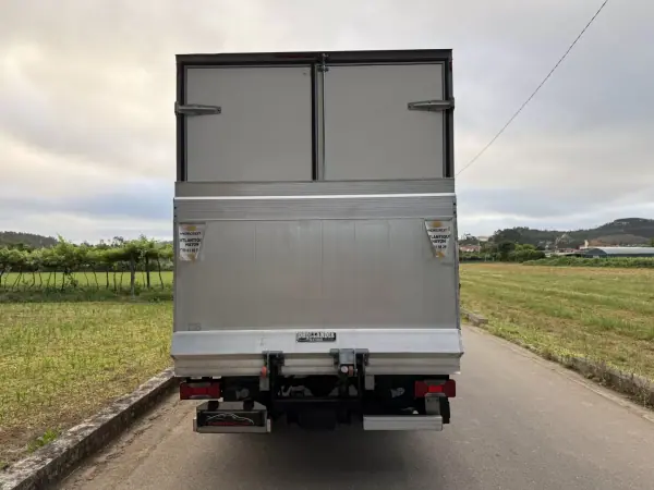 Iveco DAILY 35-140 CONTENTOR E PLATAFORMA 2018 - 29990 EUR, 81000 km - AUTO.MOTO.pt - 81000km - foto 14 de 28