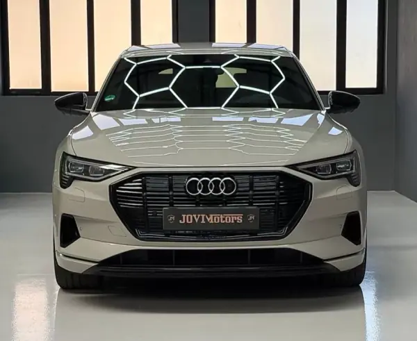 Audi Q8 e-Tron Sportback 2021 - 33950 EUR, 159218 km - AUTO.MOTO.pt - 159218km - foto 13 de 28
