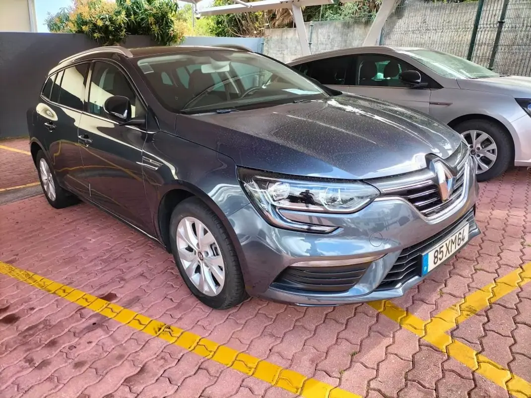 Renault Mégane Sport Tourer 2019 - 17950 EUR, 80000 km - AUTO.MOTO.pt - 80000km - foto 3 de 13