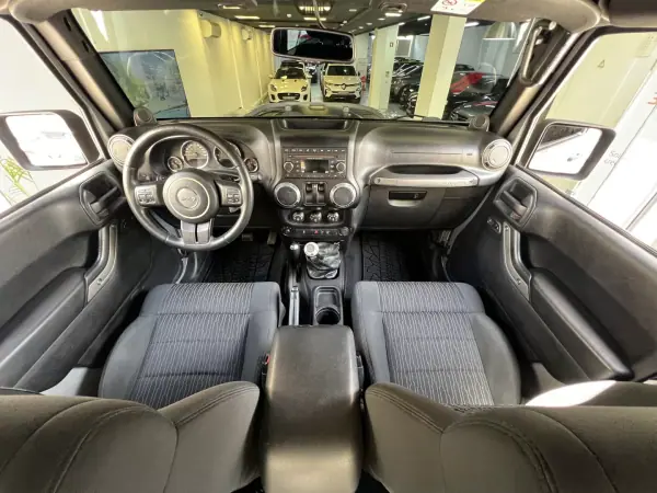 Jeep Wrangler 2014 - 39990 EUR, 115000 km - AUTO.MOTO.pt - 115000km - foto 5 de 54