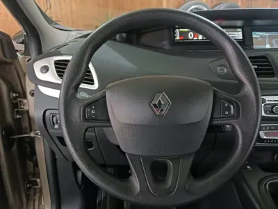 Renault Scénic 2015 - 10990 EUR, 159000 km - AUTO.MOTO.pt - 159000km - foto 9 de 19