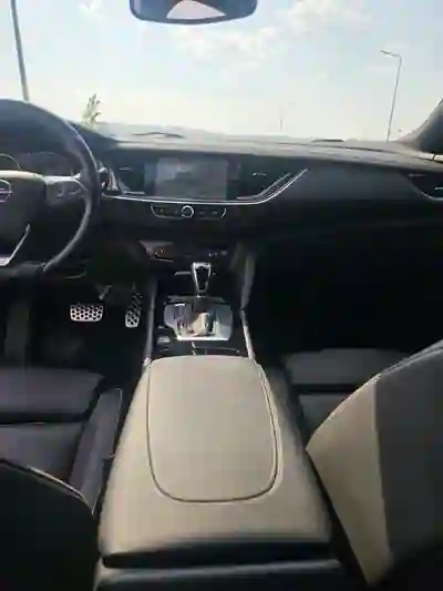 Opel Insignia Grand Sport 2018 - 29850 EUR, 86000 km - AUTO.MOTO.pt - 86000km - foto 10 de 15