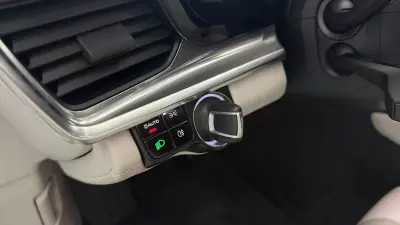 Porsche Panamera 2018 - 79990 EUR, 140973 km - AUTO.MOTO.pt - 140973km - foto 25 de 36