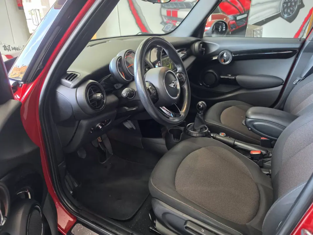 MINI 5 Portas 2017 - 13250 EUR, 135000 km - 135000km - foto 7 de 11