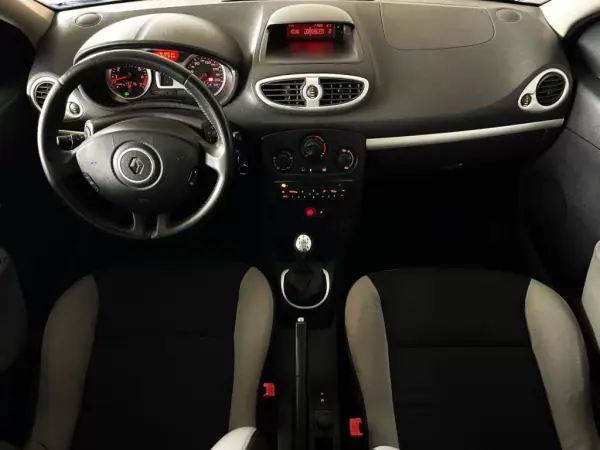 Renault Clio Break 2012 - 6500 EUR, 190800 km - AUTO.MOTO.pt - 190800km - foto 20 de 34