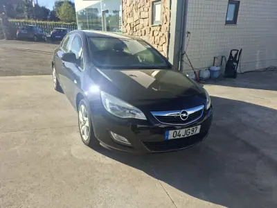 Opel Astra 2010 - 4760 EUR, 250168 km - AUTO.MOTO.pt - 250168km - foto 3 de 15