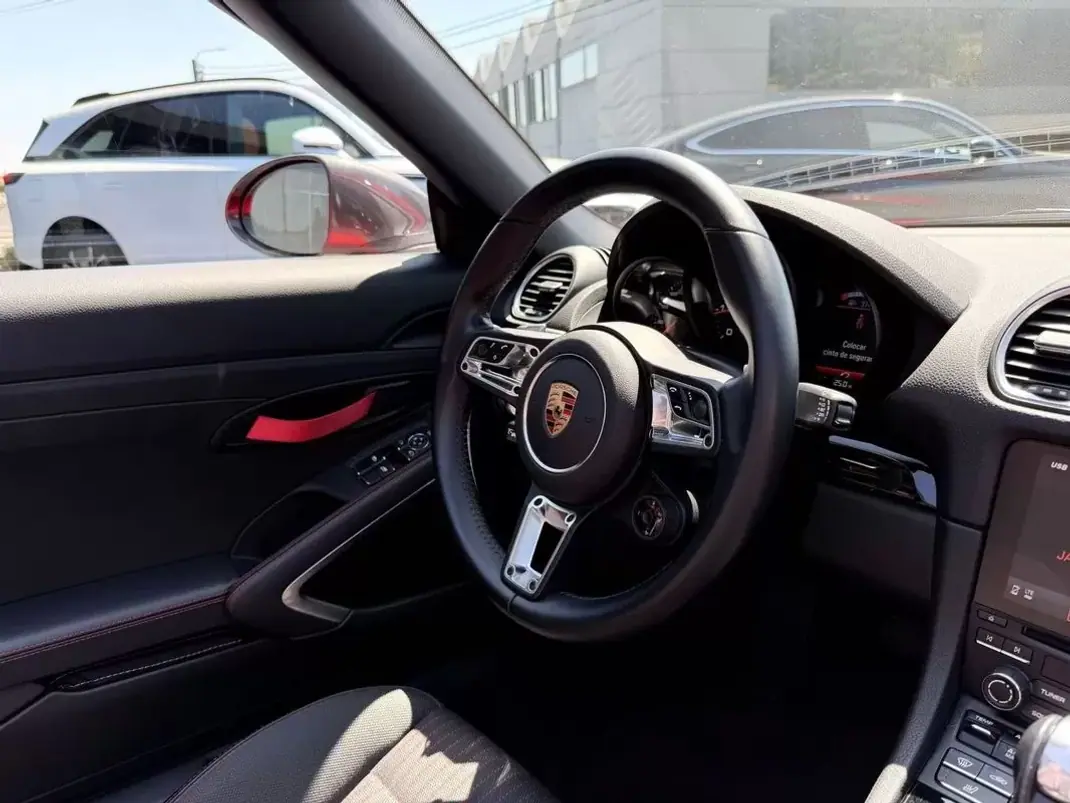 Porsche 718 Boxster 2023 - 85900 EUR, 29000 km - 29000km - foto 17 de 26