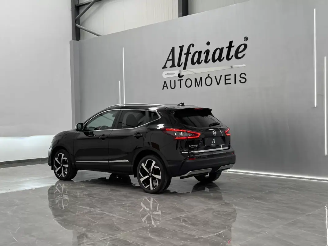 Nissan Qashqai 2017 - 16890 EUR, 117000 km - AUTO.MOTO.pt - 117000km - foto 5 de 6