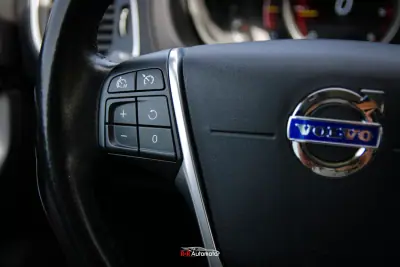 Volvo V40 2015 - 12900 EUR, 175000 km - AUTO.MOTO.pt - 175000km - foto 13 de 26