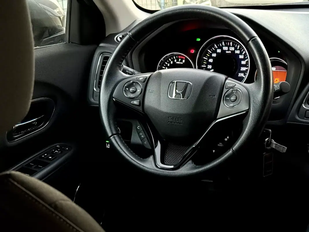 Honda HR-V 2020 - 21950 EUR, 101000 km - AUTO.MOTO.pt - 101000km - foto 6 de 22