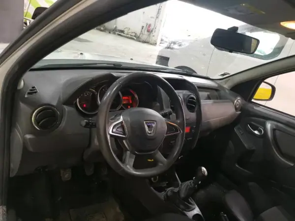 Dacia 2017 - 9900 EUR, 230462 km - AUTO.MOTO.pt - 230462km - foto 6 de 10