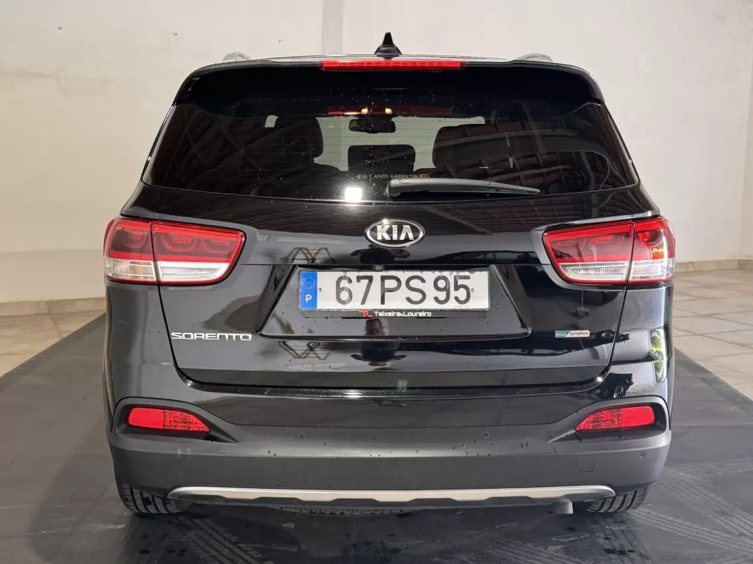 Kia Sorento 2015 - 16000 EUR, 175000 km - AUTO.MOTO.pt - 175000km - foto 6 de 22
