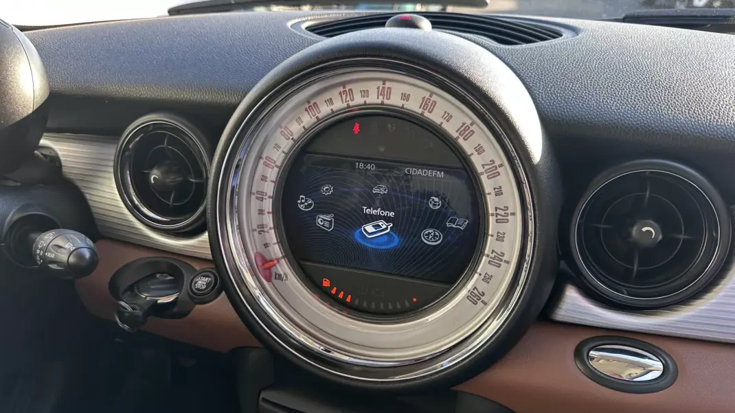 MINI Cooper 2012 - 10500 EUR, 210000 km - AUTO.MOTO.pt - 210000km - foto 30 de 40