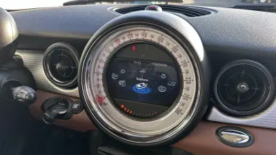 MINI Cooper 2012 - 10500 EUR, 210000 km - AUTO.MOTO.pt - 210000km - foto 30 de 40