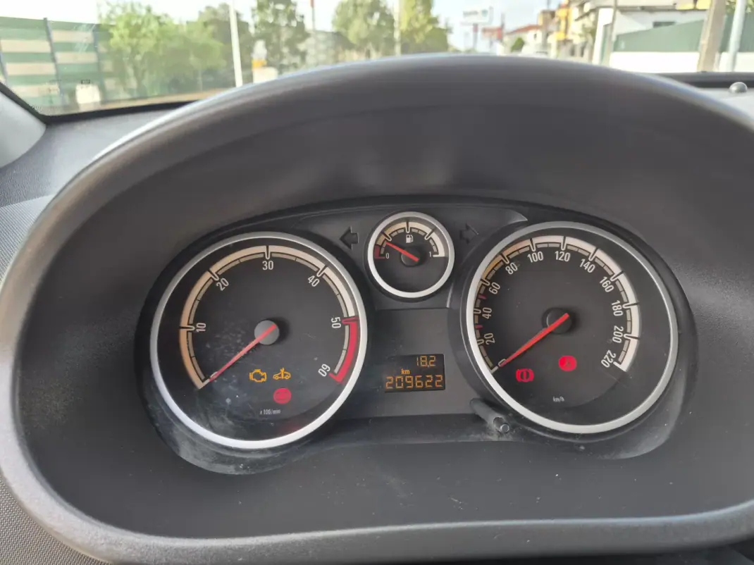 Opel Corsa 2011 - 5550 EUR, 209625 km - 209625km - foto 17 de 20