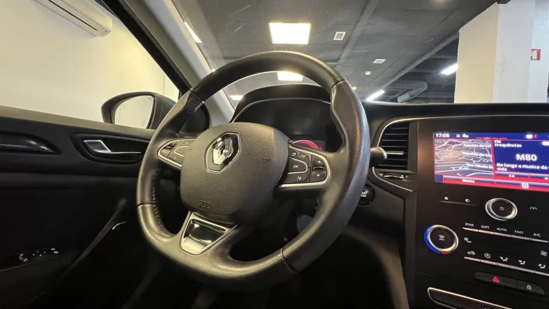 Renault Mégane 2016 - 12990 EUR, 130000 km - AUTO.MOTO.pt - 130000km - foto 22 de 37
