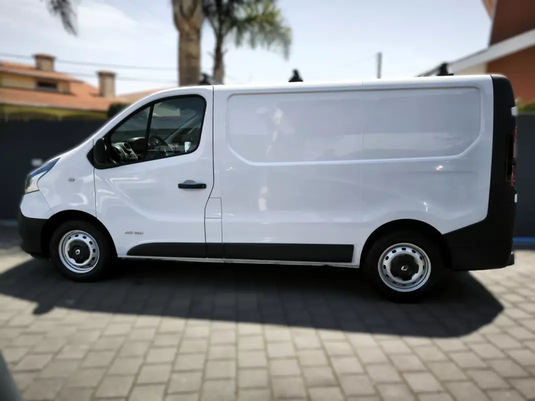 Renault 2015 - 9950 EUR, 225495 km - AUTO.MOTO.pt - 225495km - foto 2 de 32
