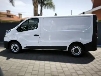 Renault 2015 - 9950 EUR, 225495 km - AUTO.MOTO.pt - 225495km - foto 2 de 32
