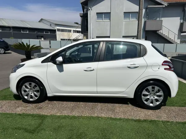 Peugeot 2015 - 6900 EUR, 230000 km - AUTO.MOTO.pt - 230000km - foto 18 de 40