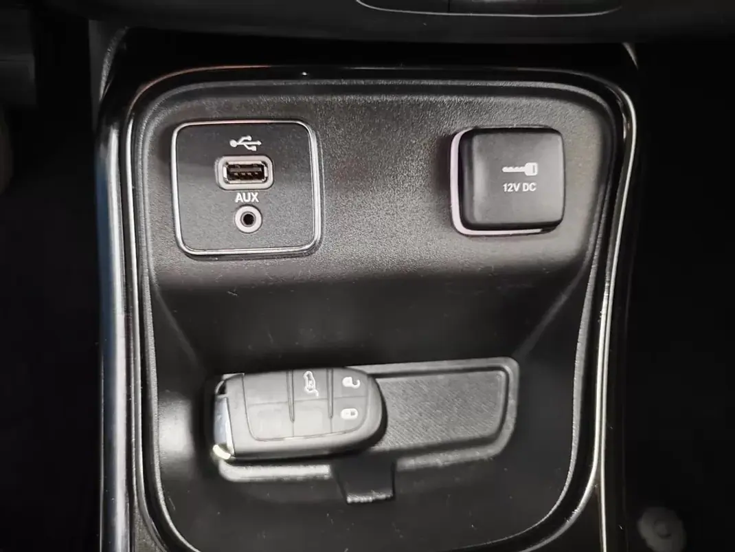 Jeep Compass 2018 - 17250 EUR, 110000 km - AUTO.MOTO.pt - 110000km - foto 31 de 34
