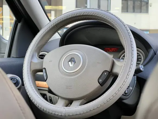 Renault Clio 2008 - 4990 EUR, 255000 km - AUTO.MOTO.pt - 255000km - foto 17 de 31